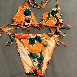 Hawaiian 🌺 bikini Medium